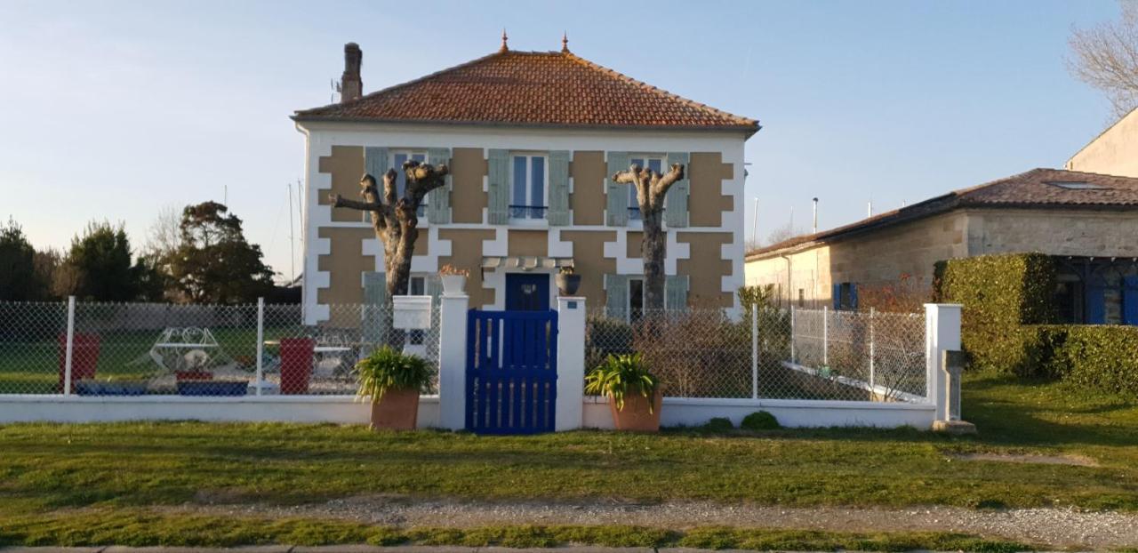 Grande Maison Charentaise Avec Vue Sur Le Chenal Superbes Couches De Soleil Sur L Estuaire De La Gironde! Mortagne-sur-Gironde Exterior foto